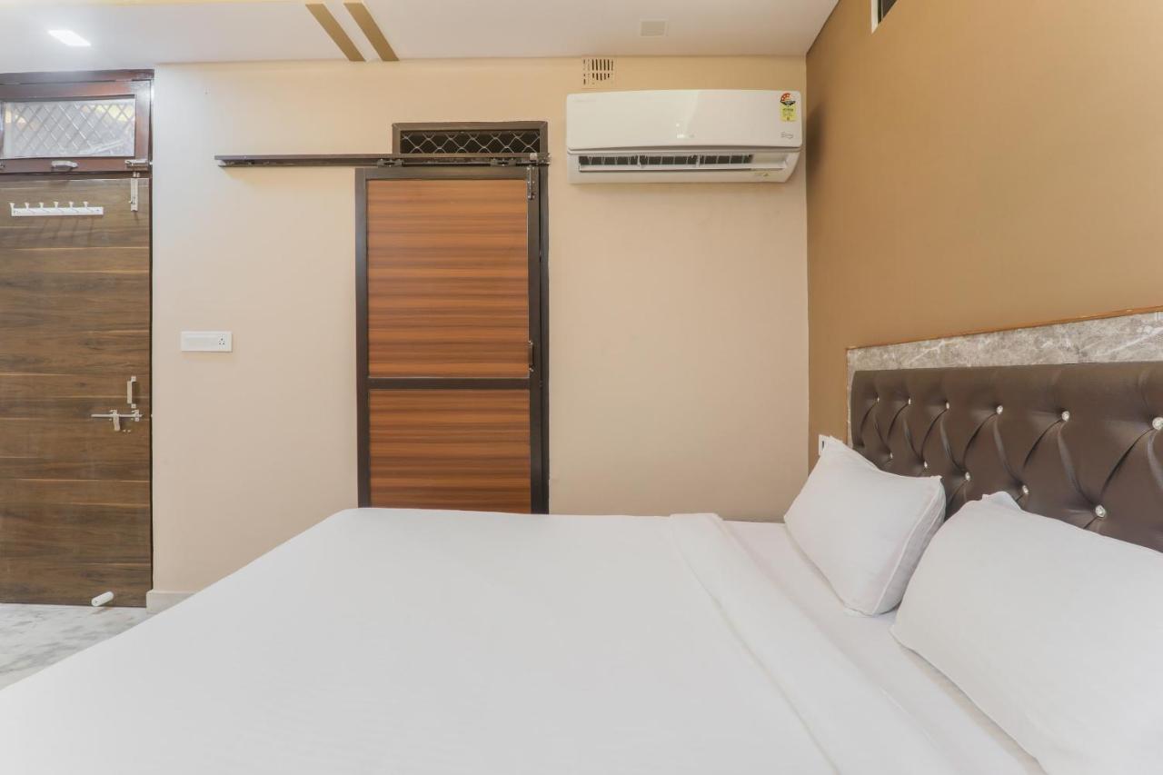 Oyo Tripureswari Guest House Пури Екстериор снимка